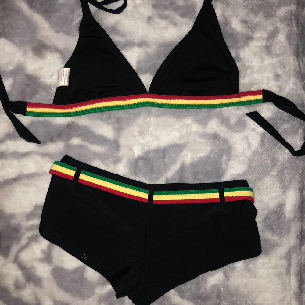 Bikini - Picture 2 of 2